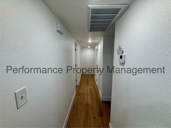 Building Photo - 3401 Squire Ln