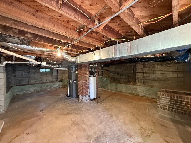 Building Photo - 1320 Miller St