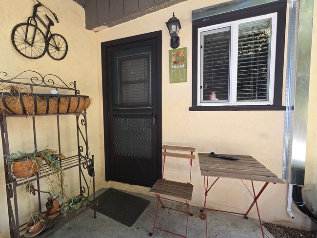 Building Photo - 5710 Vineland Ave