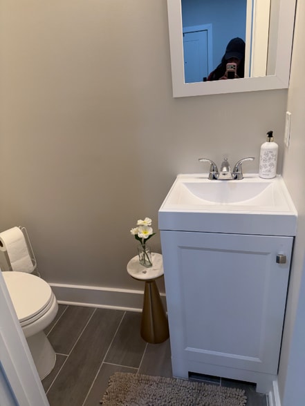 Building Photo - 824 18th St NE