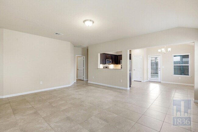 Building Photo - 821 Schefer St