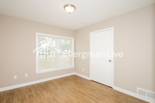 Building Photo - 3926 Kerwin Dr