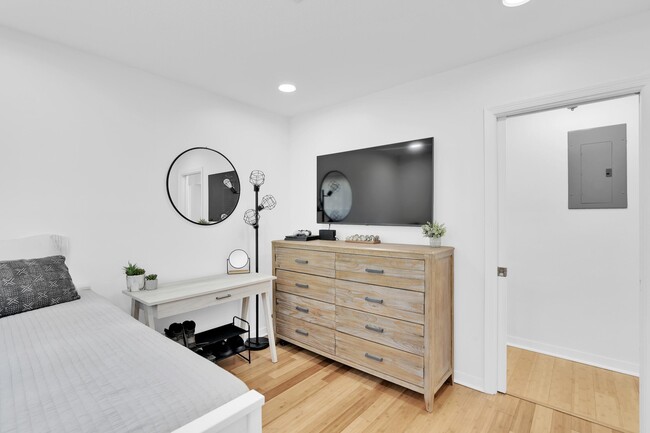 Building Photo - 798 E Boca Raton Rd