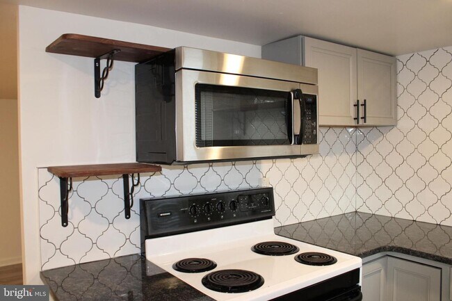 Building Photo - 1318 Kinderhook Rd