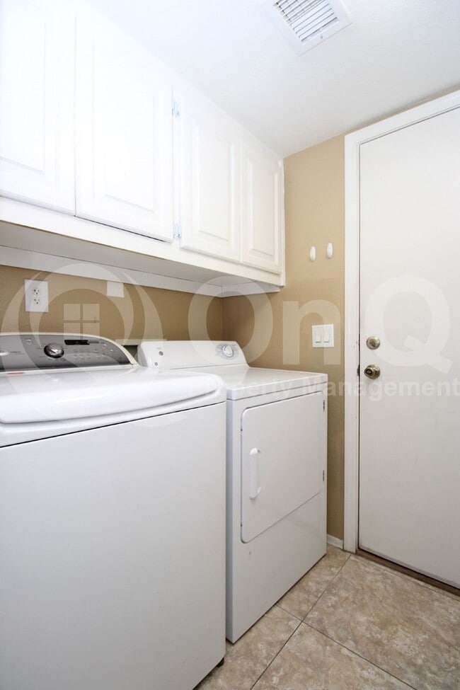 Building Photo - 5326 W Taro Ln
