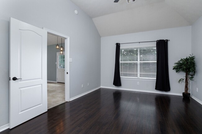 Building Photo - 28610 Hidden Cove Dr