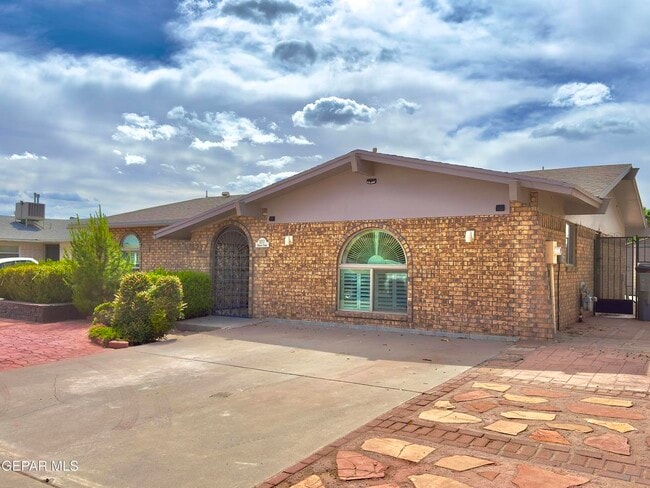 Building Photo - 3217 Funston Pl