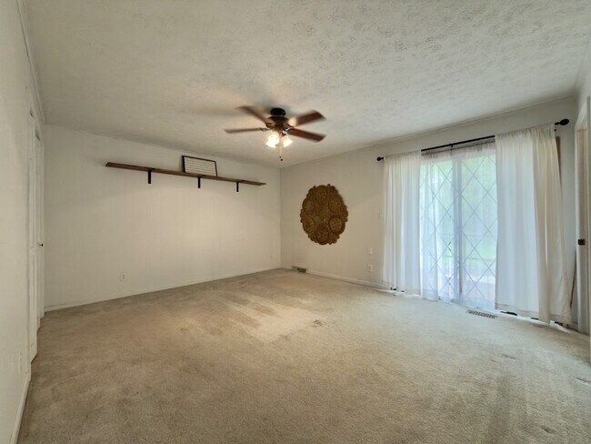 Building Photo - 295 Dogwood