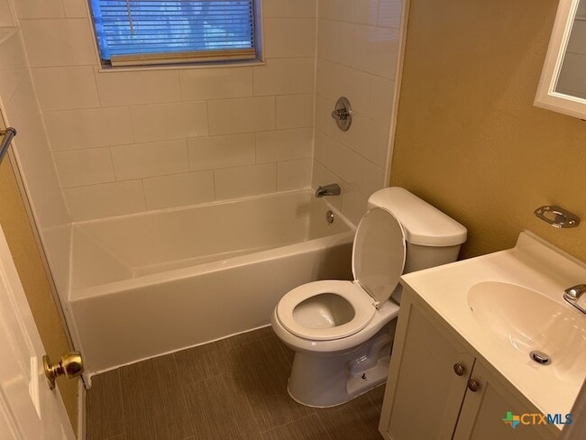 Building Photo - 303 Ridge St