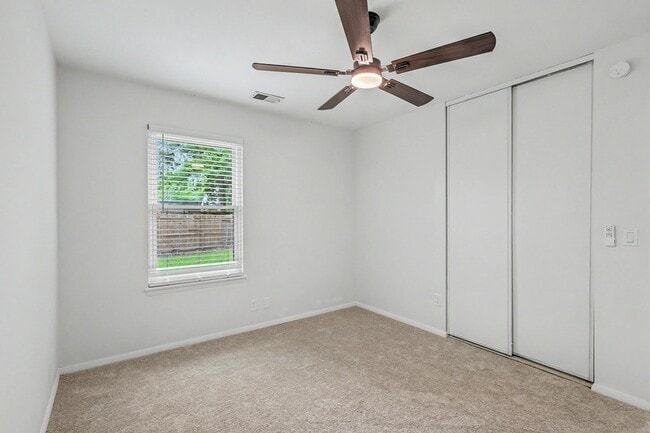 Building Photo - 104 Tweed Ct