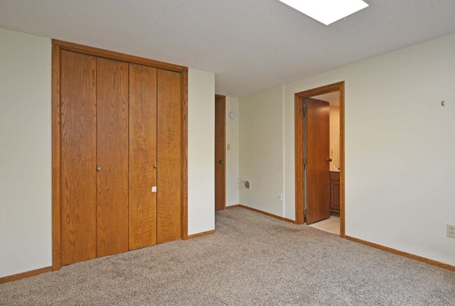Building Photo - Spacious 3 bed, 2 bath rental in Bloomingt...