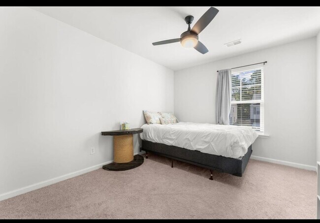 Building Photo - 645 Silver Spruce St