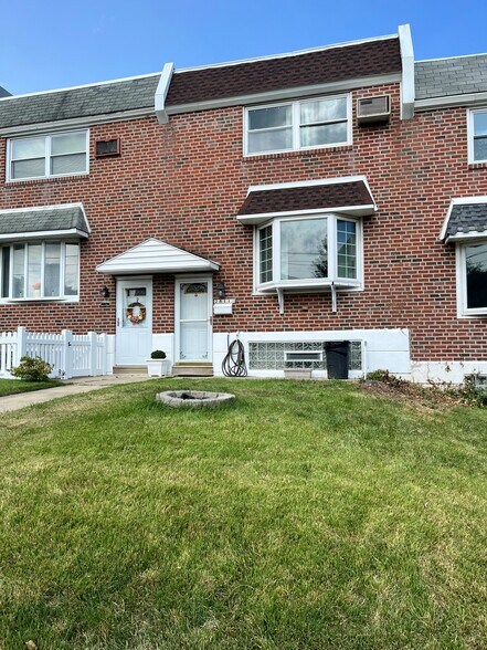 Primary Photo - 2811 Maxwell St