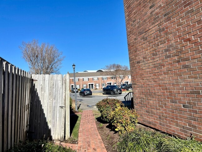 Building Photo - ***Waterfront Condo W/S/T INCLUDED!