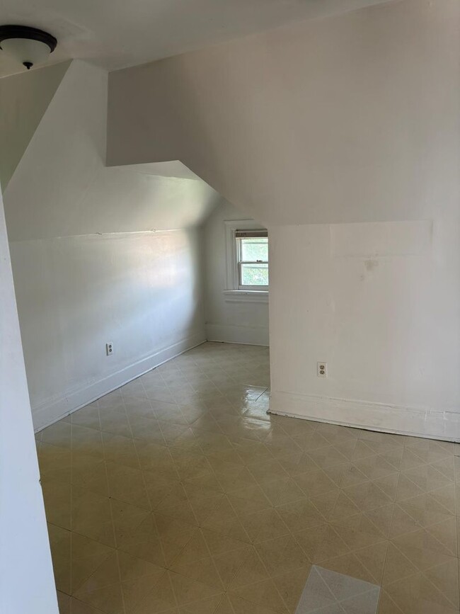 Building Photo - 804 Heths Ave
