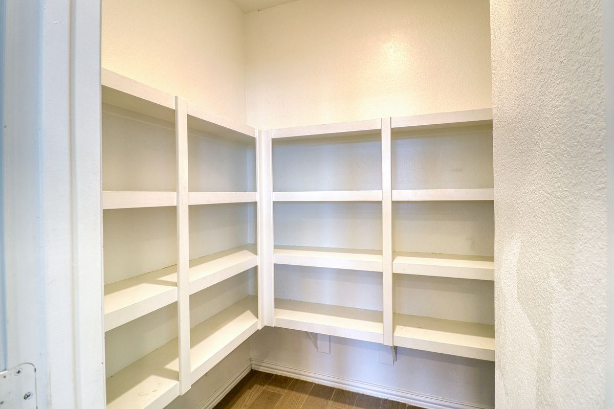 Building Photo - 8106 Royal Palm Ct