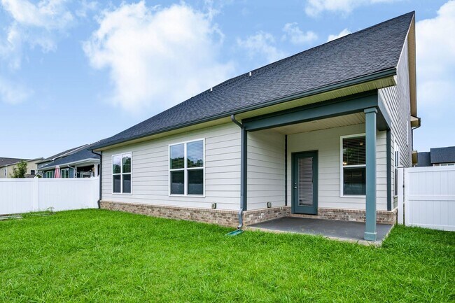 Building Photo - Beautiful 4 Bedroom, 3 Bath Home + Bonus - Available in Smyrna!