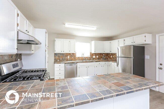 Building Photo - 413 N Seminole Dr