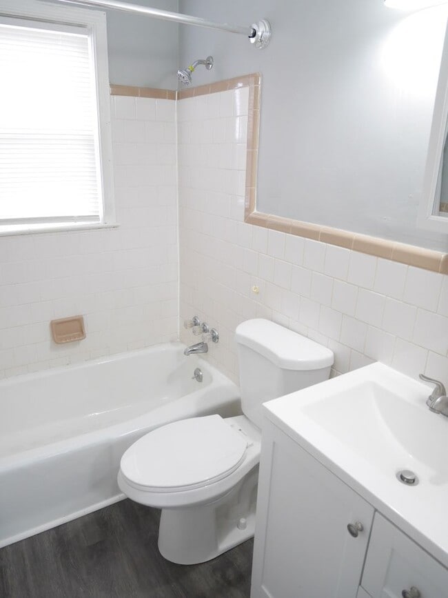 Building Photo - 3 Bedroom Home-Middle River!