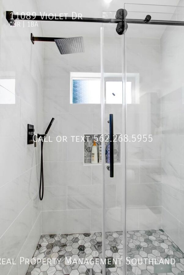 Building Photo - 11089 Violet Dr