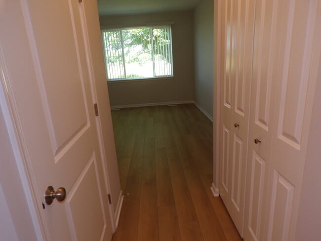 Building Photo - 1045 Carrick Ln