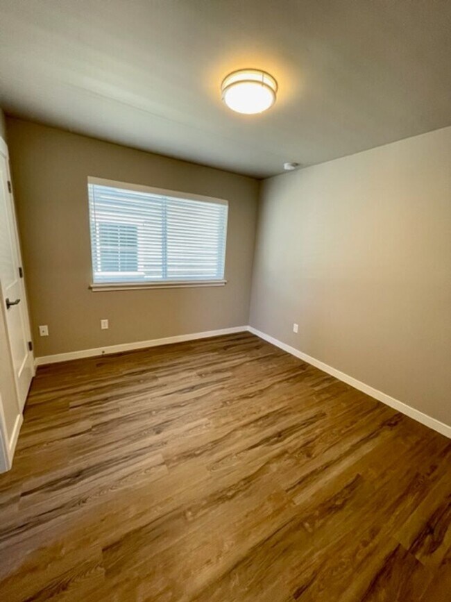 Building Photo - Lucia Duplex - 61522-LUCI-00