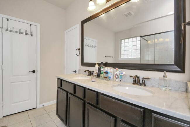Building Photo - 17510 Woodfalls Ln