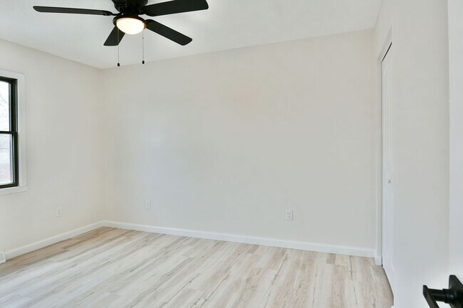 Building Photo - 460-462-462 Fowler St