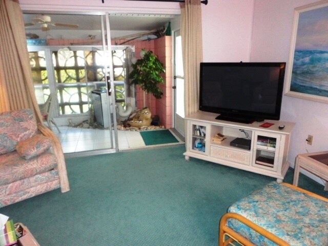 Building Photo - 1BR + Den with Murphy Bed/2BA Single level villa on the Beach!