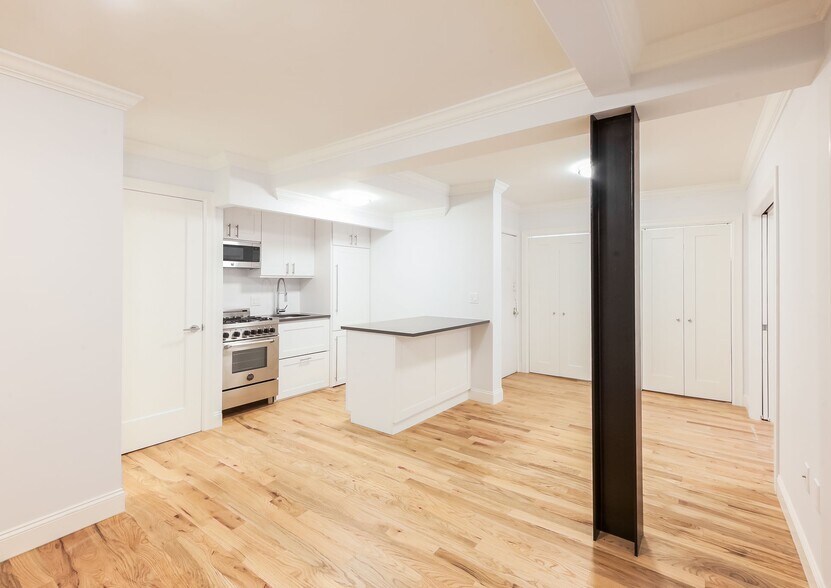 Building Photo - 112 E 36th St