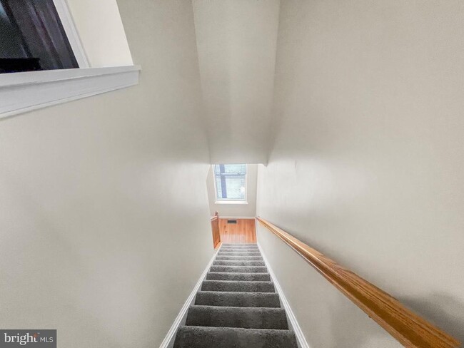 Building Photo - 12 S Exeter St