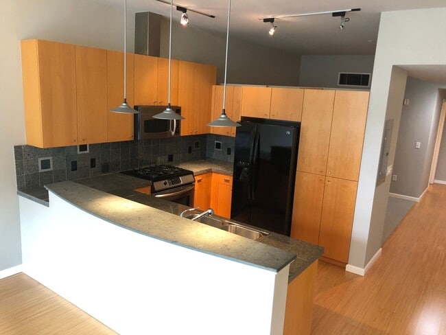Building Photo - 1Bd/1Ba Seattle Condo