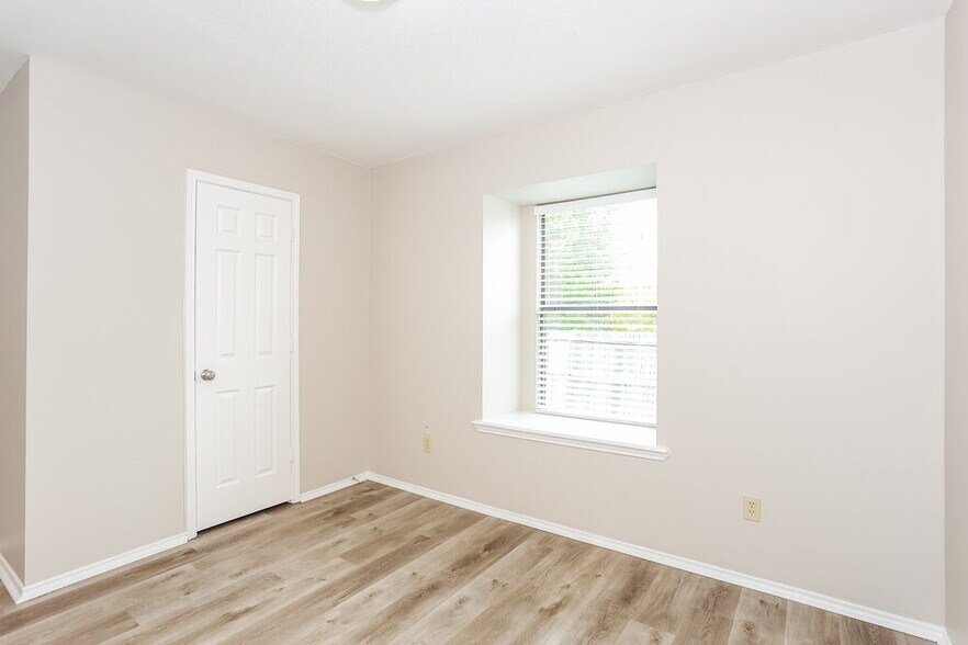 Building Photo - 101 Streamside Dr