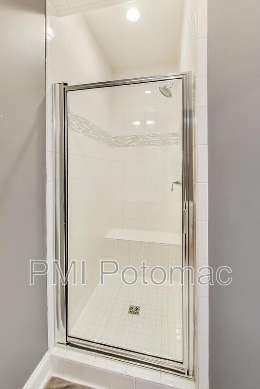 Building Photo - 10821 Symphony Park Dr