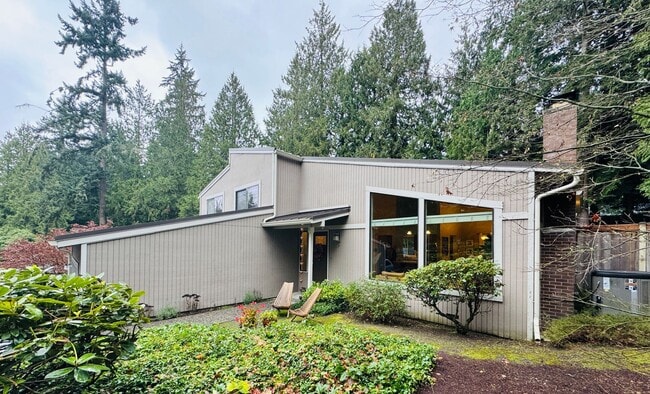 Building Photo - 3bd/3ba Edmonds Home