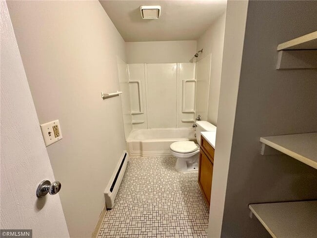 Building Photo - 1566 N Woodbridge St