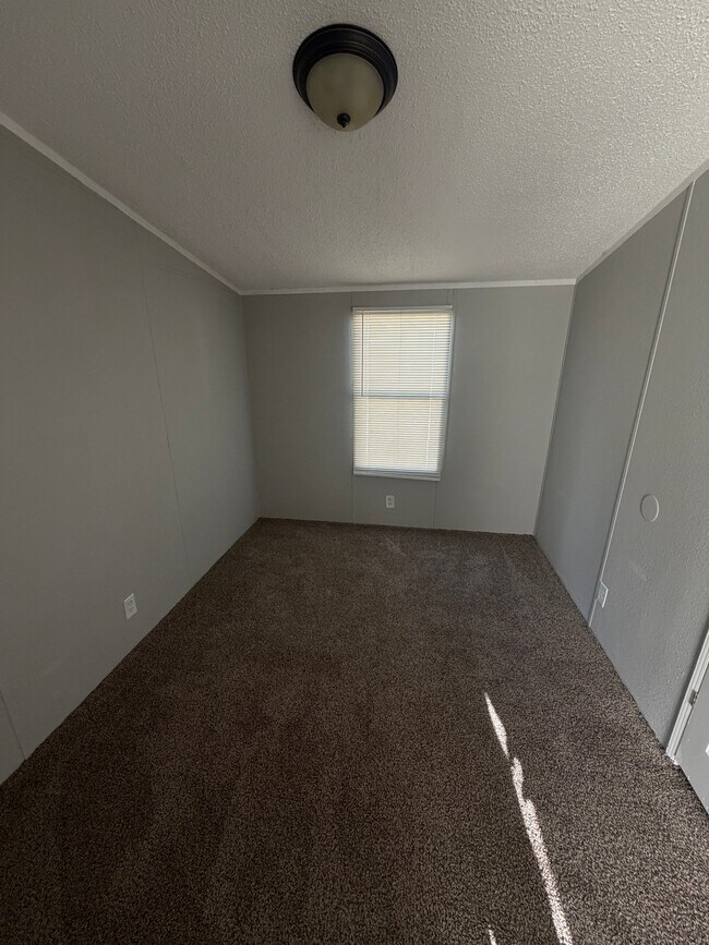 Building Photo - 141 Fox Meadow Dr