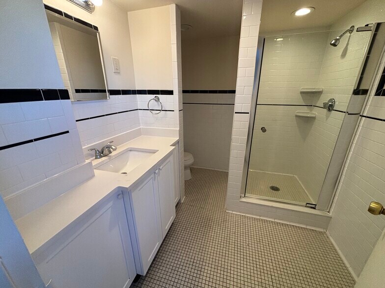 Building Photo - 16 Monmouth Ct