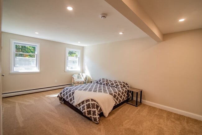 Building Photo - 11 Chatham St