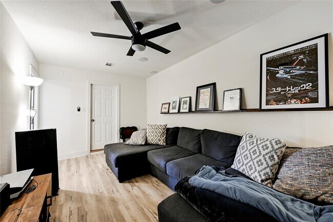 Building Photo - 9702 Oriole Dr