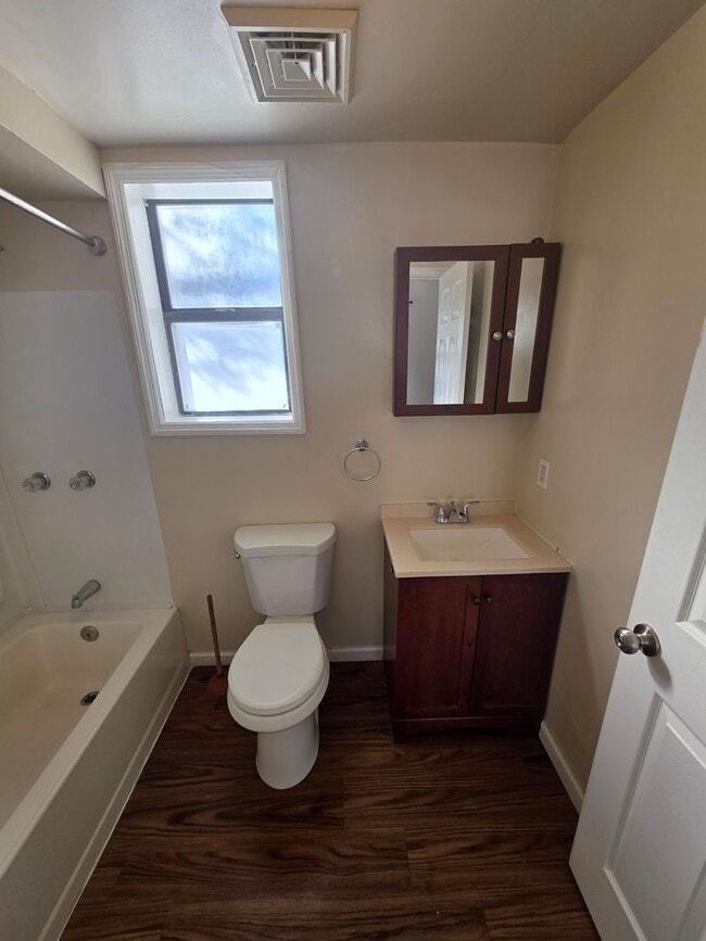 Building Photo - 2 Bedroom Apartment - Loch Sheldrake