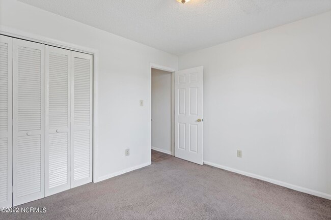 Building Photo - 100 Creekview Dr