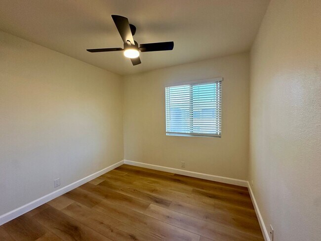Building Photo - 321 Rancho Dr