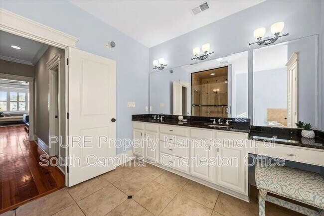 Building Photo - 1597 Rivertowne Country Club Dr