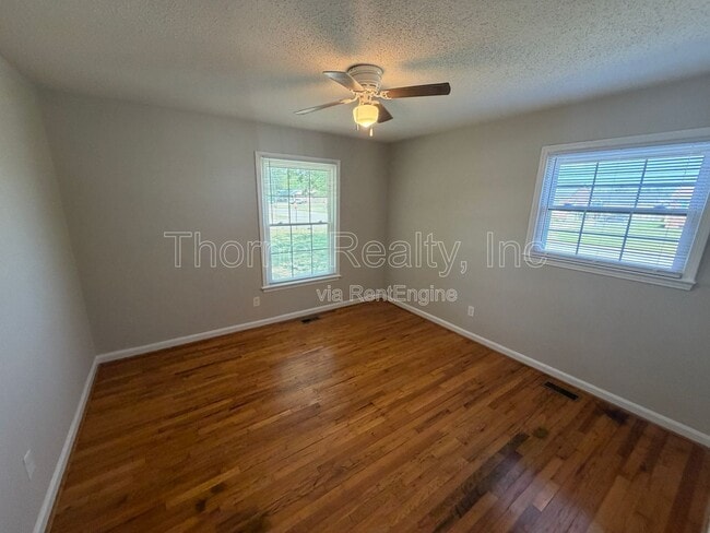 Building Photo - 707 Ward Dr