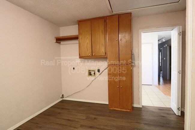 Building Photo - 8606 Avenue V
