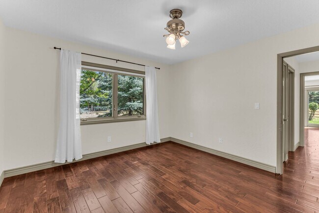 Building Photo - Holiday Ranchettes in Park Meadows