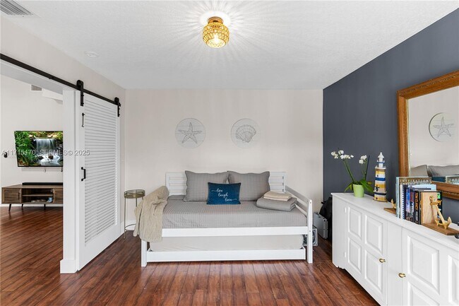 Building Photo - 1457 SE 7th St