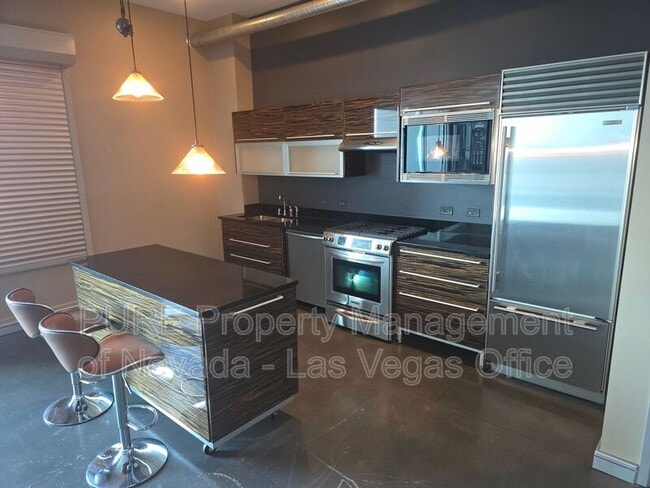 Building Photo - 200 Hoover Ave