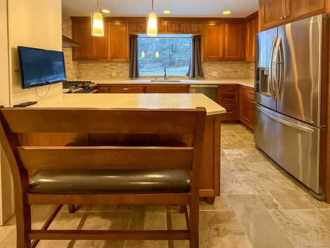 Building Photo - 2 Maple Ln